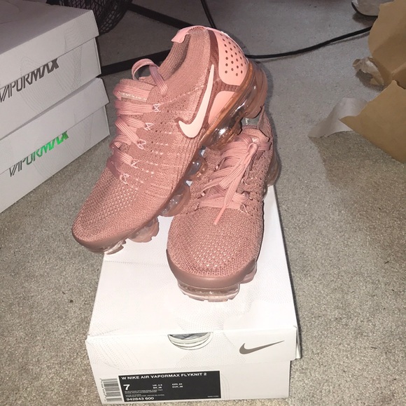 vapormax 2 rust pink